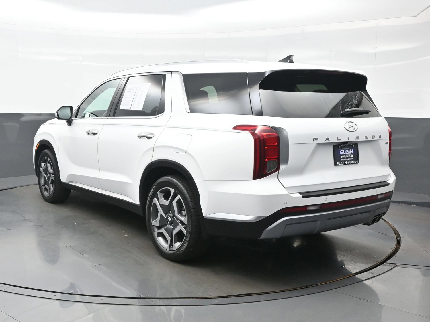 Certified 2023 Hyundai Palisade Limited AWD/4WD image 4