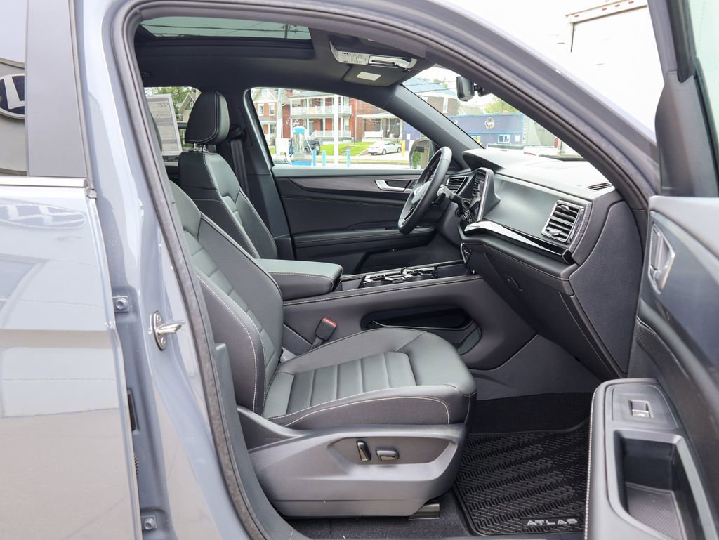 New 2026 Volkswagen Tiguan SE R-Line AWD/4WD image 31