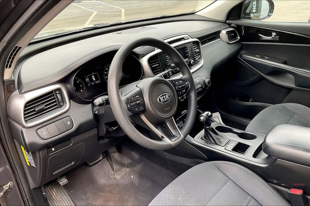 Used 2017 Kia Sorento AWD image 16