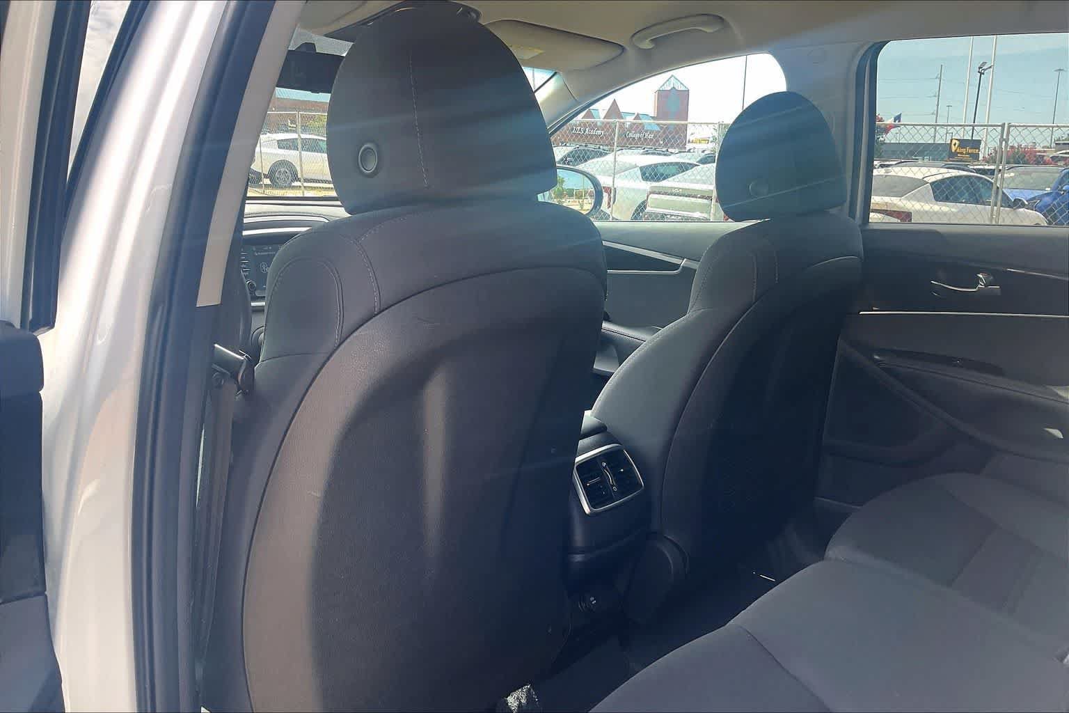 Used 2020 Kia Sorento L FWD image 11