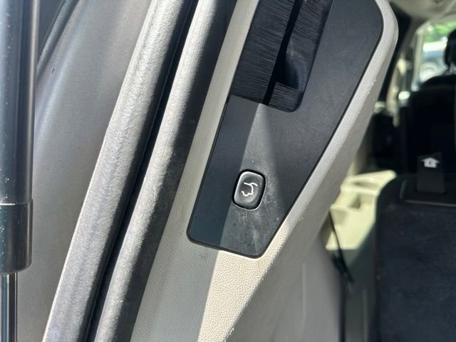 Used 2016 Dodge Grand Caravan SXT w/ Rear Park Assist Package FWD image 8