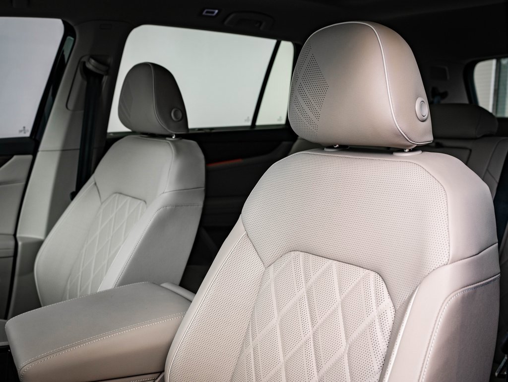 Used 2025 Volkswagen Atlas SEL Premium R-Line image 26