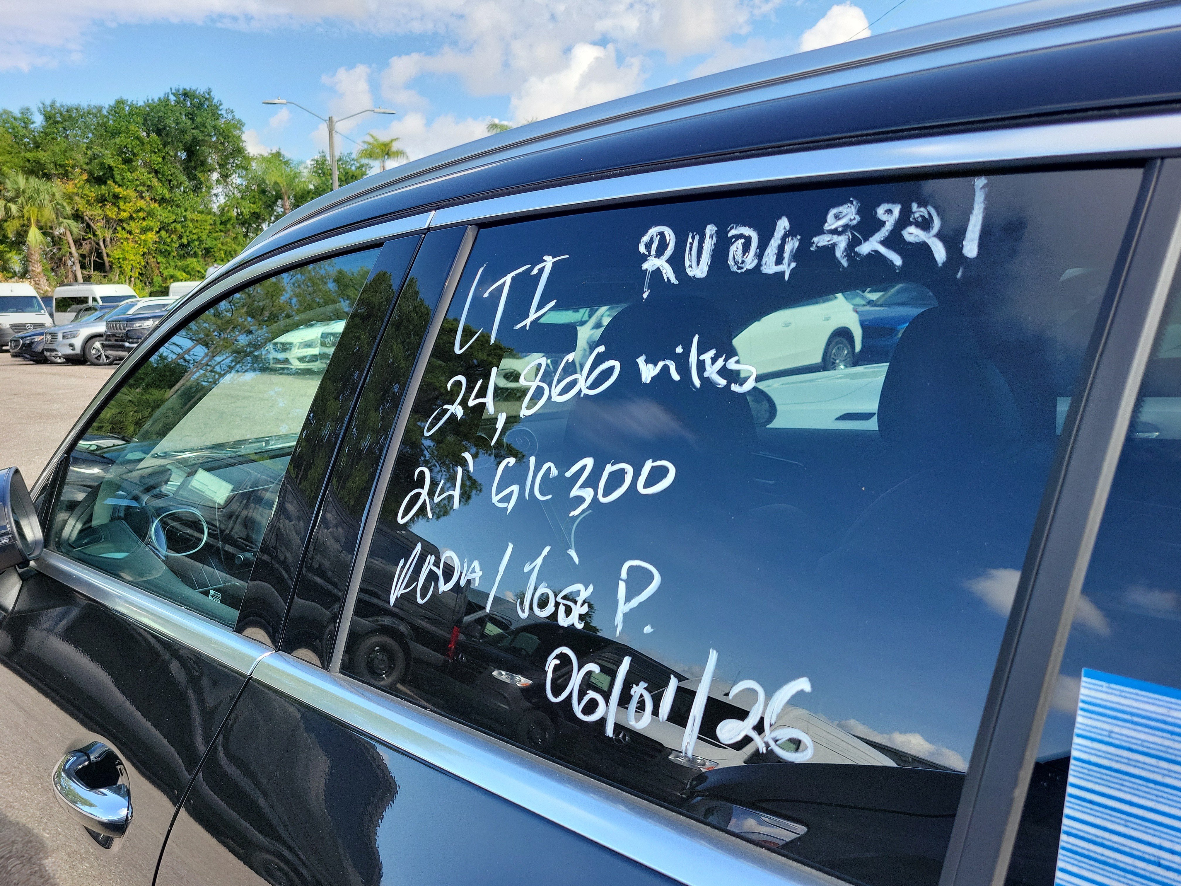Used 2024 Mercedes-Benz GLC 300 4MATIC image 6