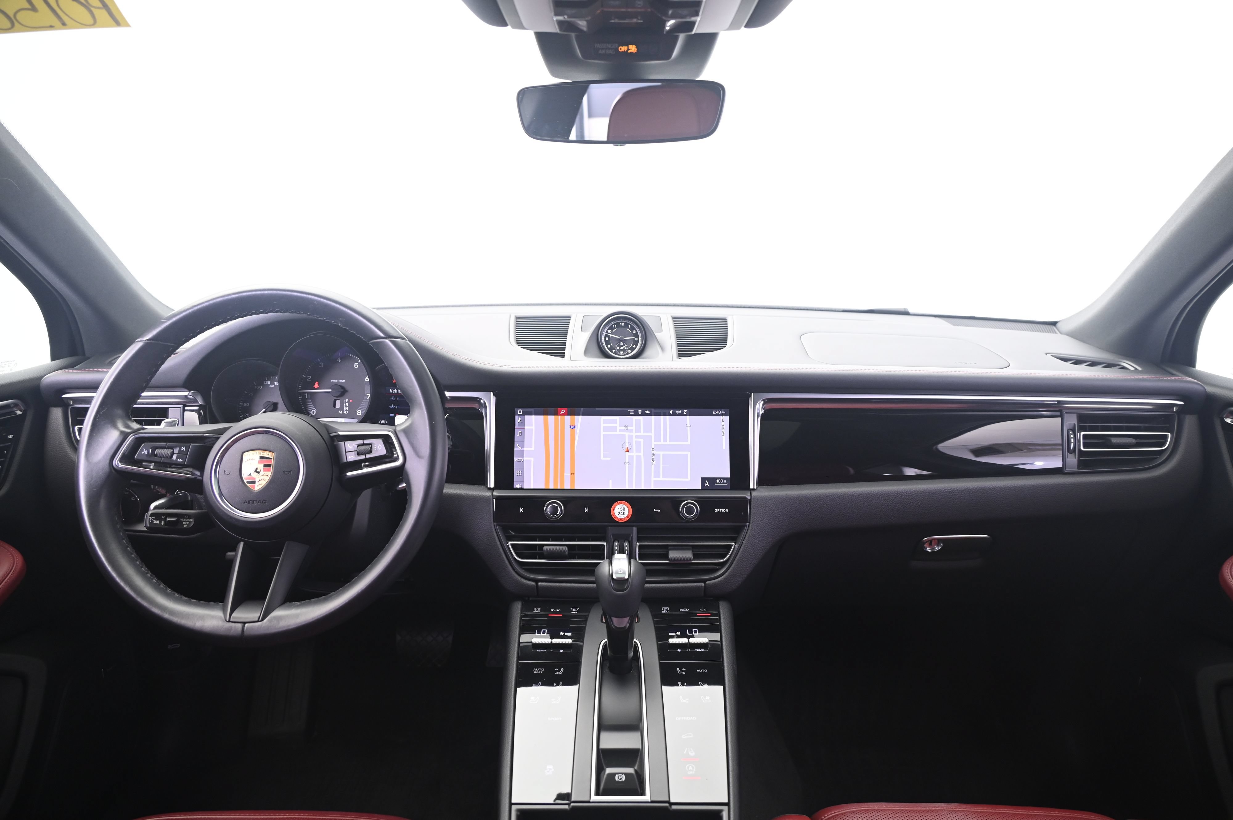 Certified 2022 Porsche Macan AWD/4WD image 31