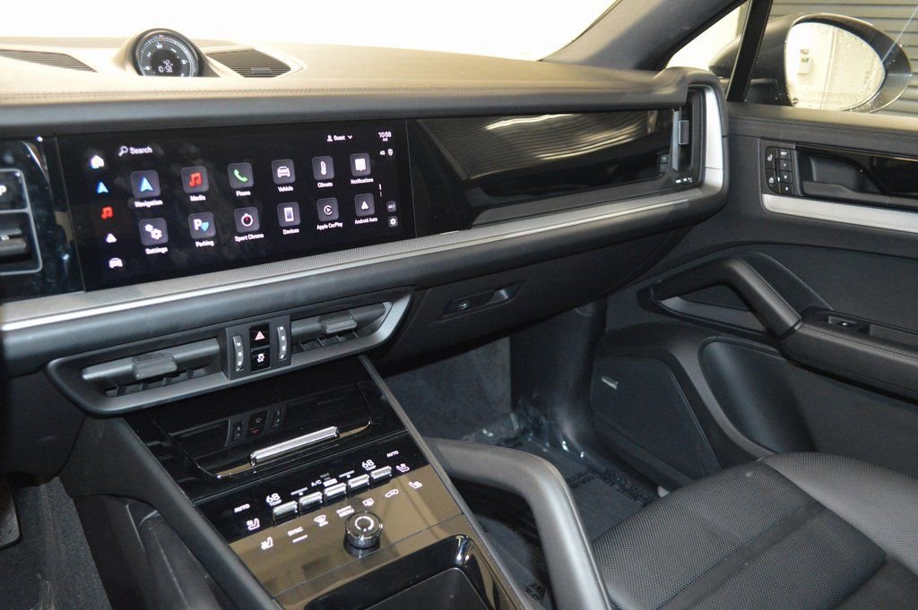 Certified 2024 Porsche Cayenne Coupe image 24