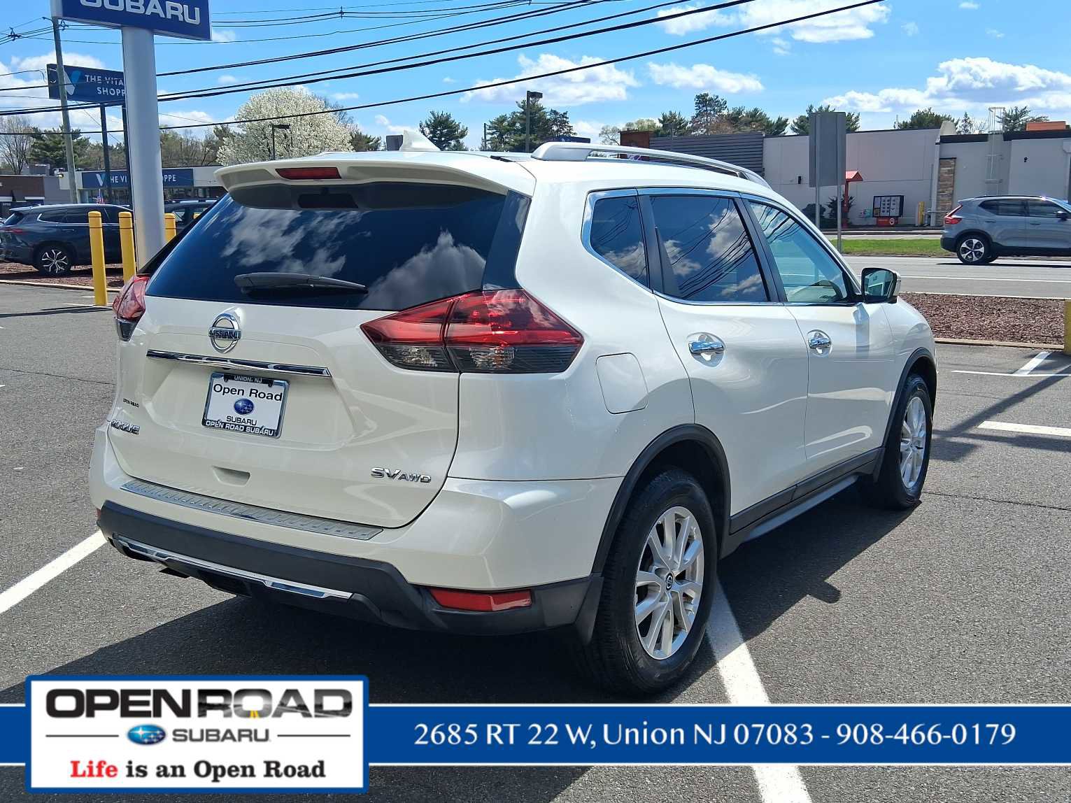 Used 2018 Nissan Rogue SV w/ Sun & Sound Touring Package image 7