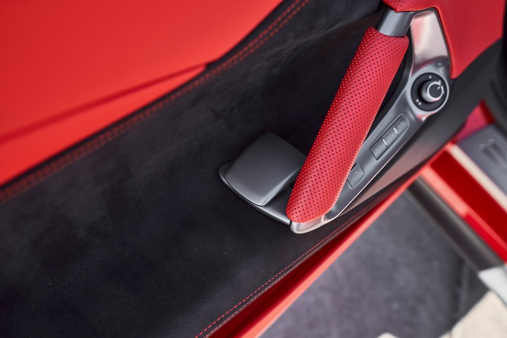 Used 2018 Ferrari 812 Superfast image 35