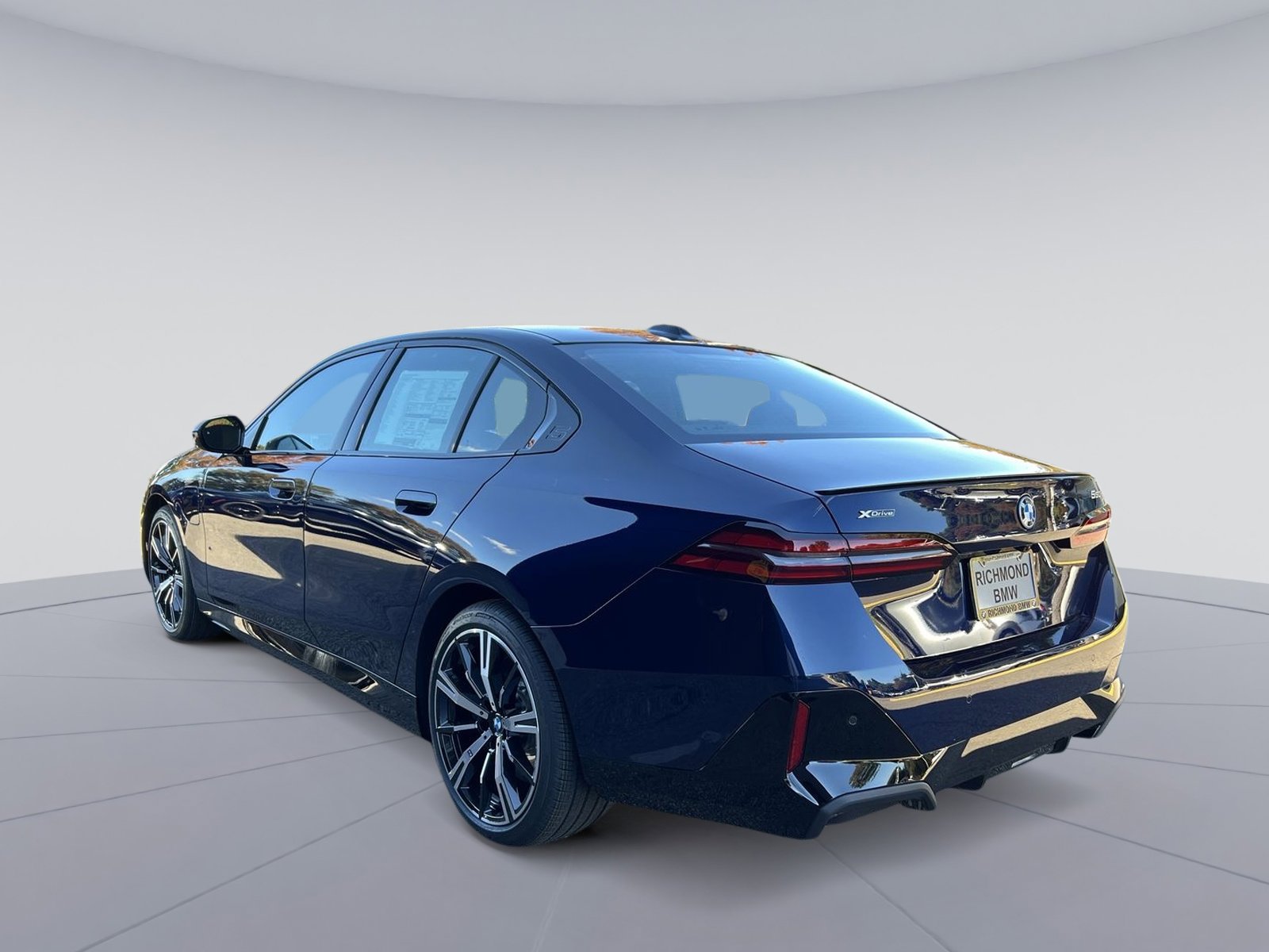 New 2026 BMW 550e xDrive w/ Executive Package image 3