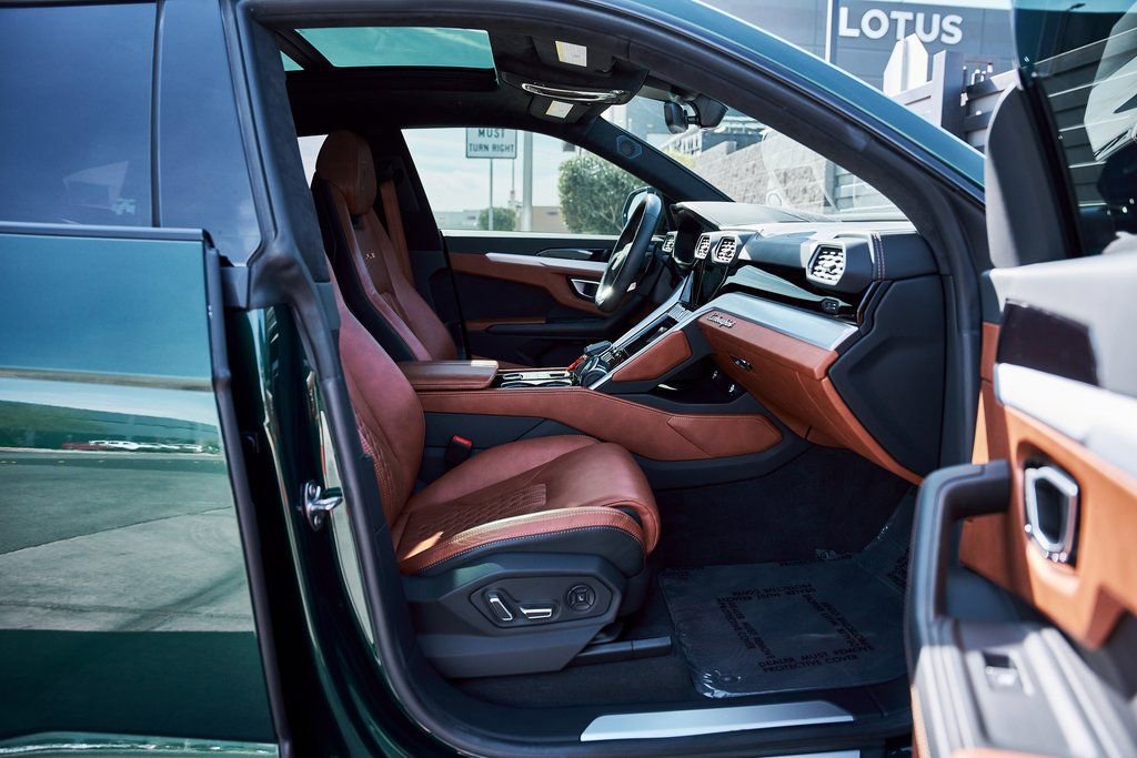 Used 2023 Lamborghini Urus S image 25