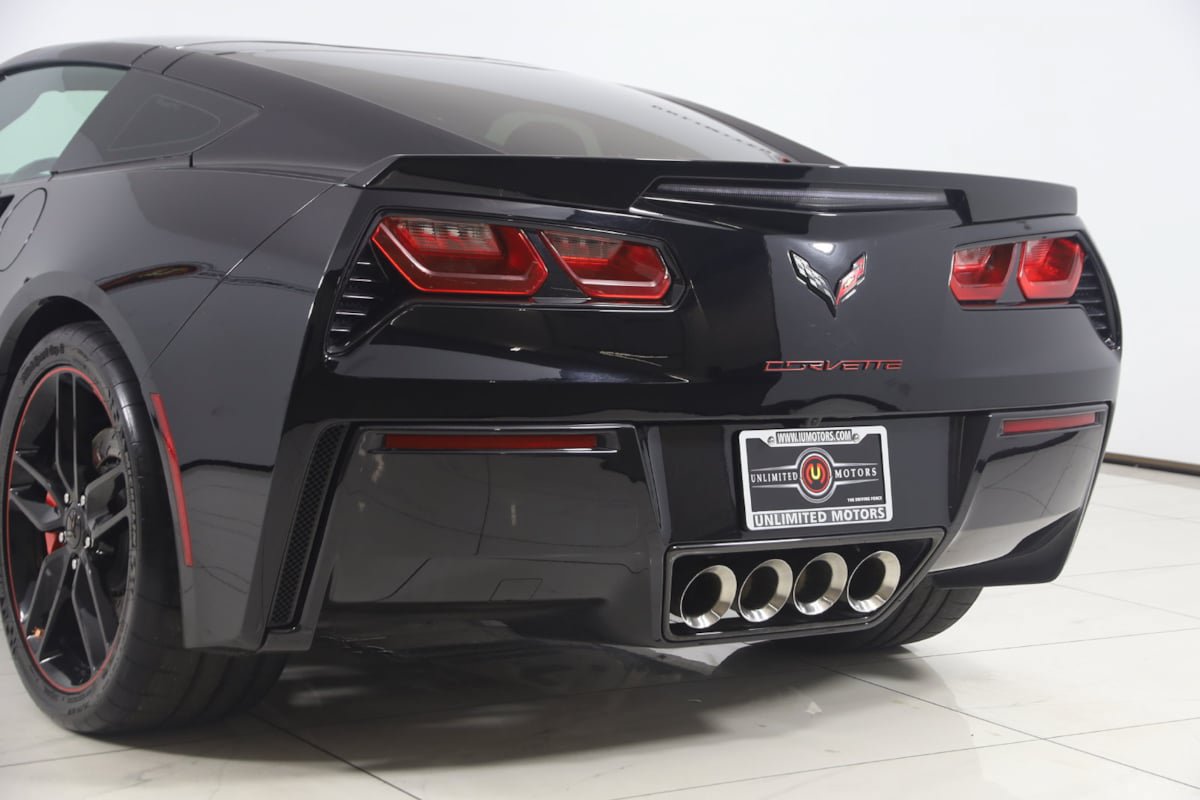 Used 2017 Chevrolet Corvette Stingray Coupe w/ Z51 3LT RWD image 28