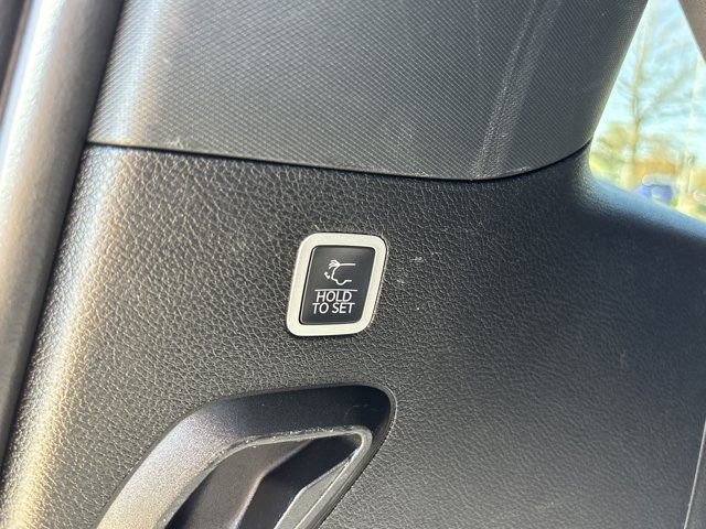 Used 2024 Jeep Wagoneer Series II w/ Flexible Seating Group image 9
