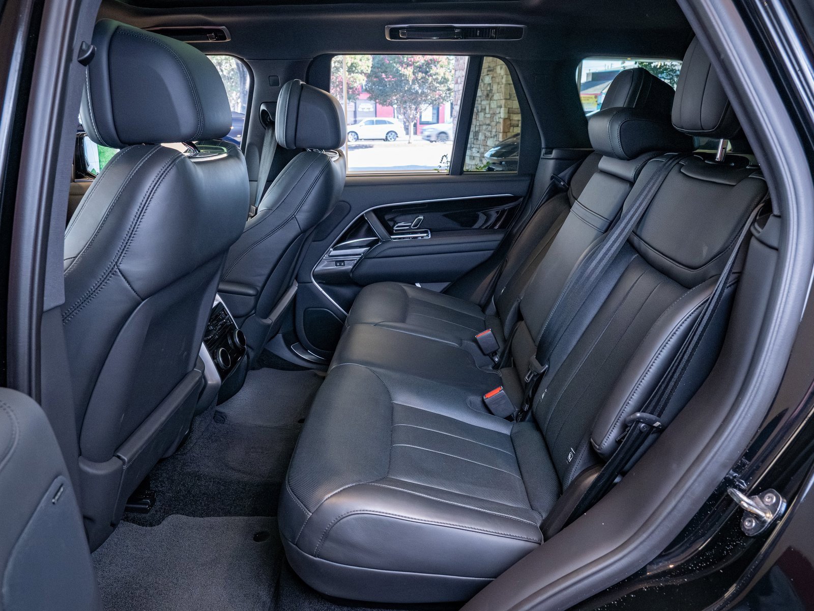 Used 2023 Land Rover Range Rover SE image 14