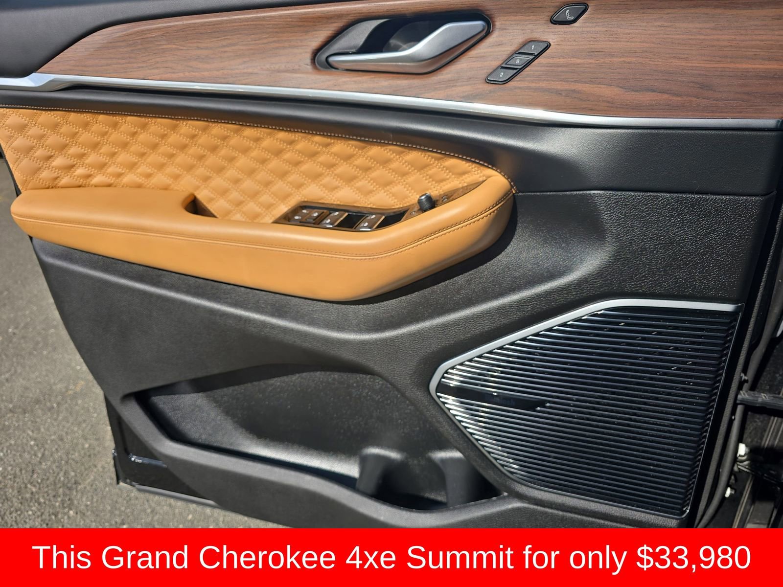 Used 2022 Jeep Grand Cherokee Summit w/ Advanced Protech Group IV AWD/4WD image 34