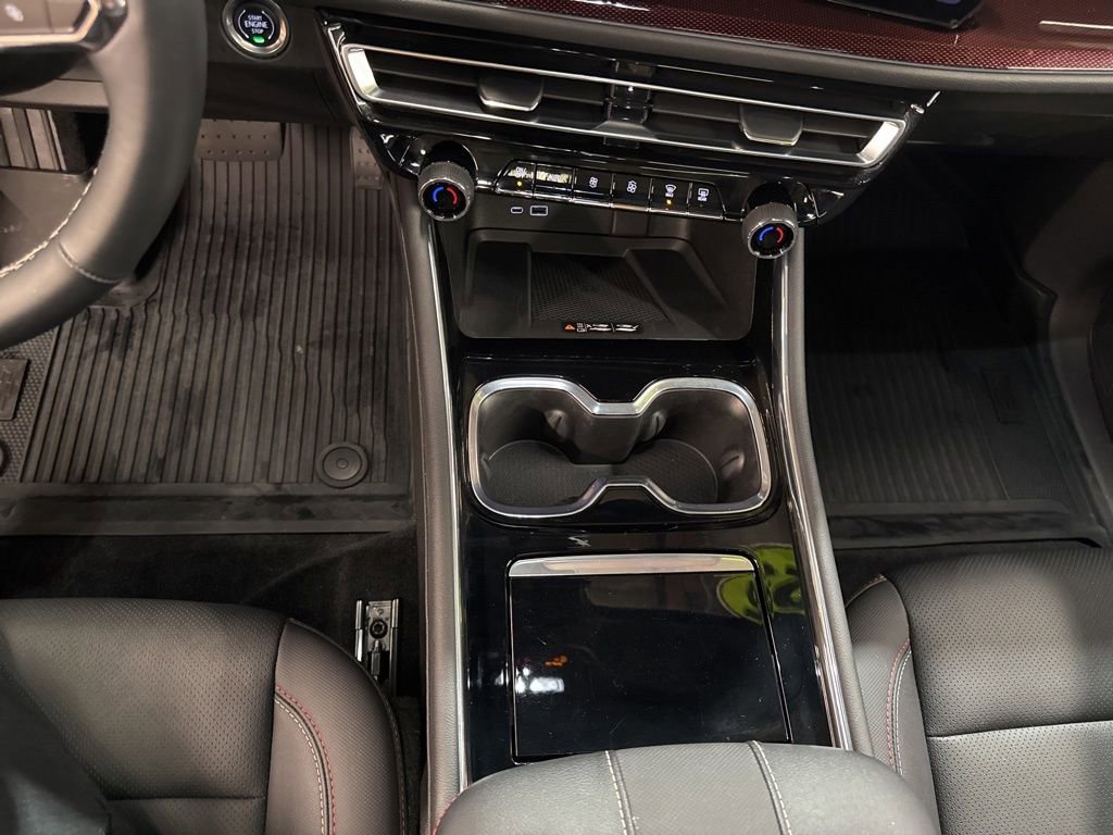 Used 2025 Chevrolet Traverse Z71 w/ Driver Confidence Package image 19