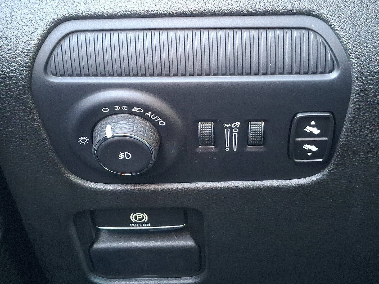 Used 2024 Jeep Wagoneer L Series II w/ Flexible Seating Group image 23