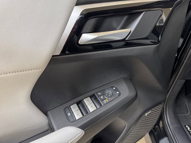 New 2025 Mitsubishi Outlander SE image 7