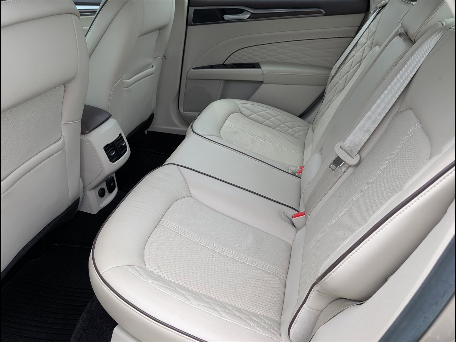 Used 2017 Ford Fusion Platinum AWD/4WD image 15