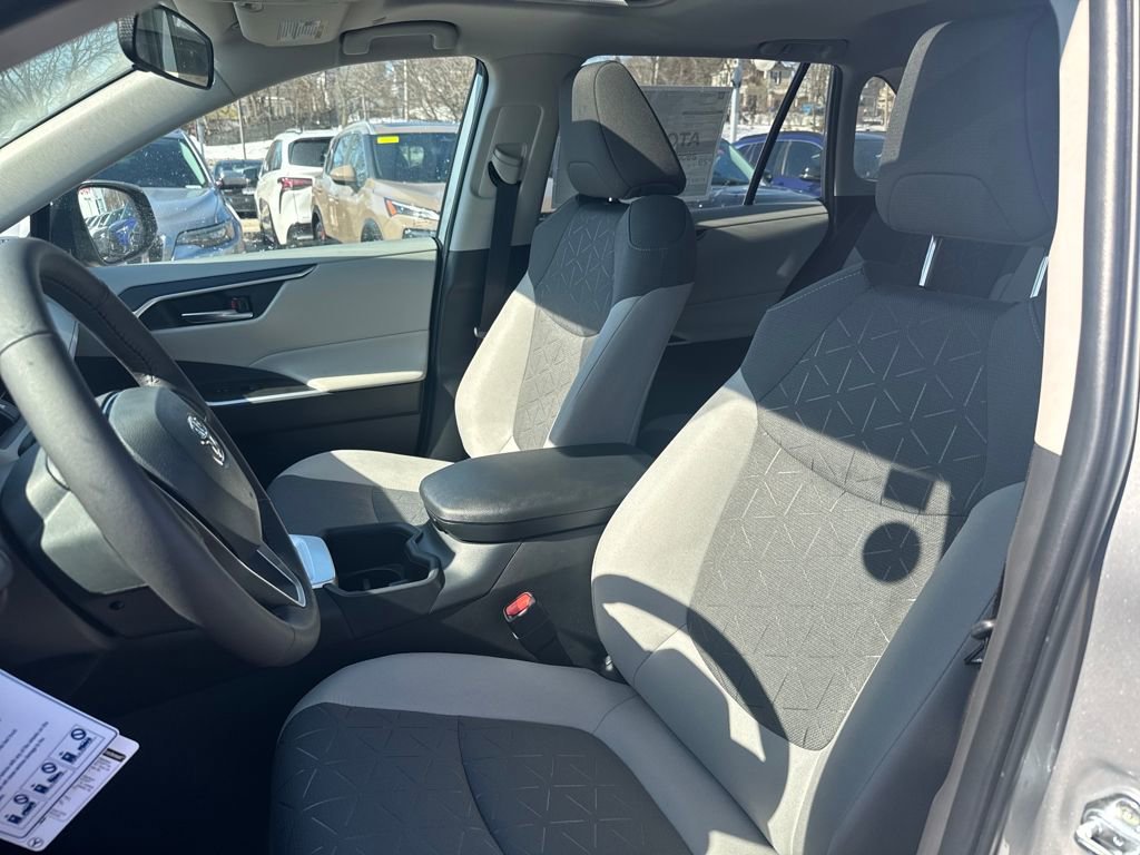New 2025 Toyota RAV4 XLE image 19