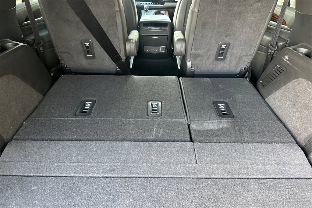 Used 2022 Cadillac Escalade Premium Luxury image 18