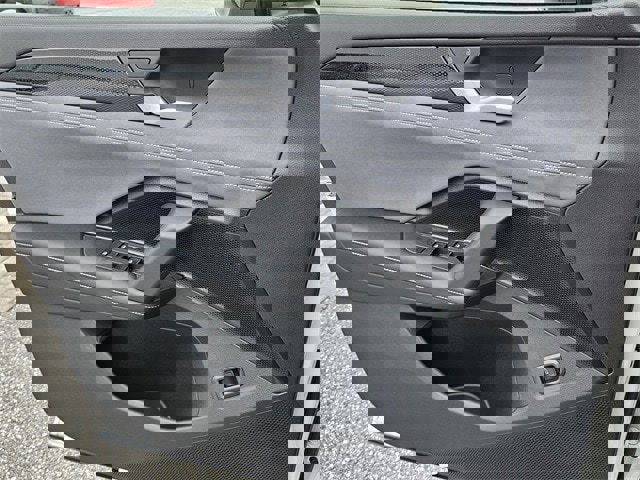 New 2026 Volkswagen Tiguan SE R-Line image 27