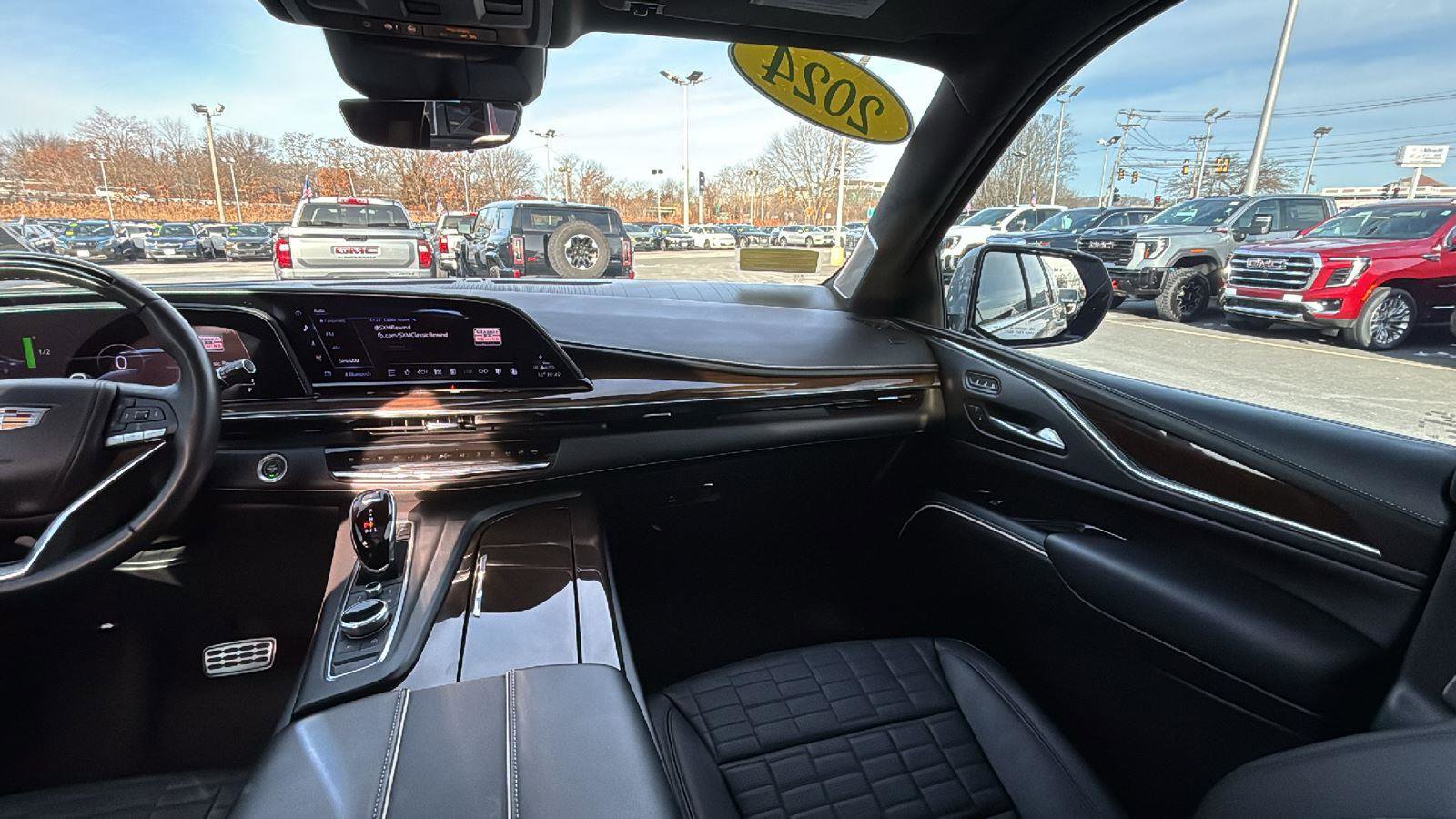 Certified 2024 Cadillac Escalade ESV Premium Luxury Platinum w/ Heavy-Duty Trailer Package image 28