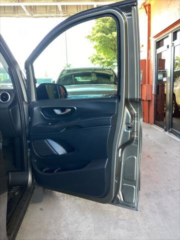 Used 2016 Mercedes-Benz Metris Passenger image 21
