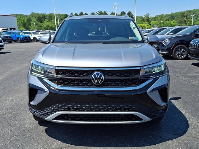 Certified 2024 Volkswagen Taos SE AWD/4WD image 2