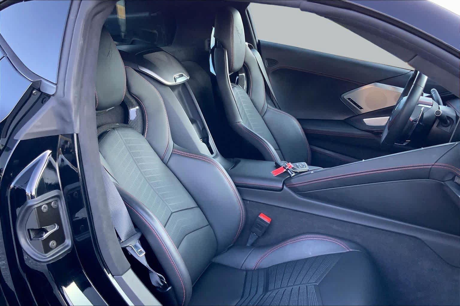 Used 2024 Chevrolet Corvette Stingray Premium Cpe w/ Z51 Performance Package RWD image 9