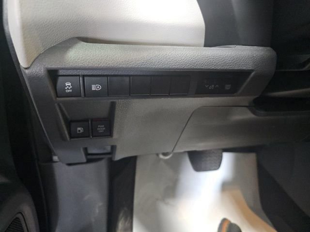Used 2024 Toyota Sienna XLE image 2