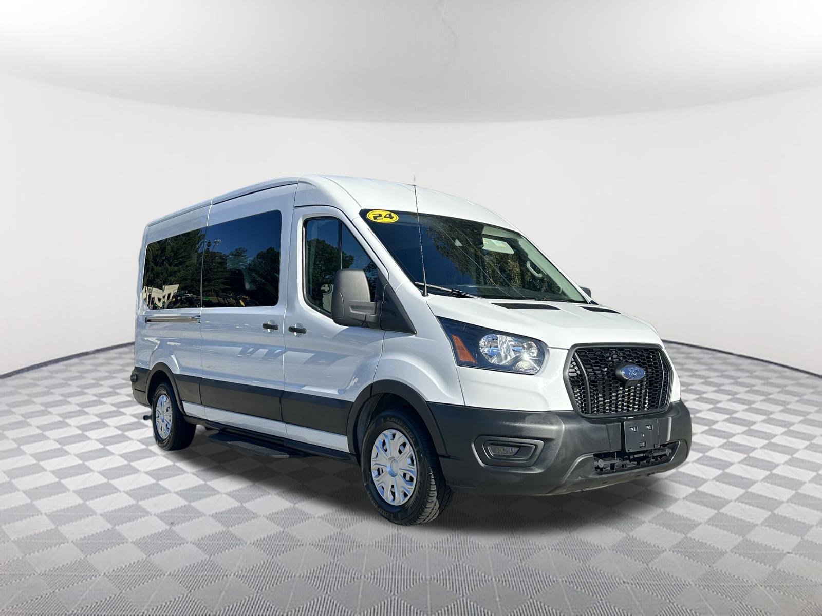 Used 2024 Ford Transit 350 XL image 4