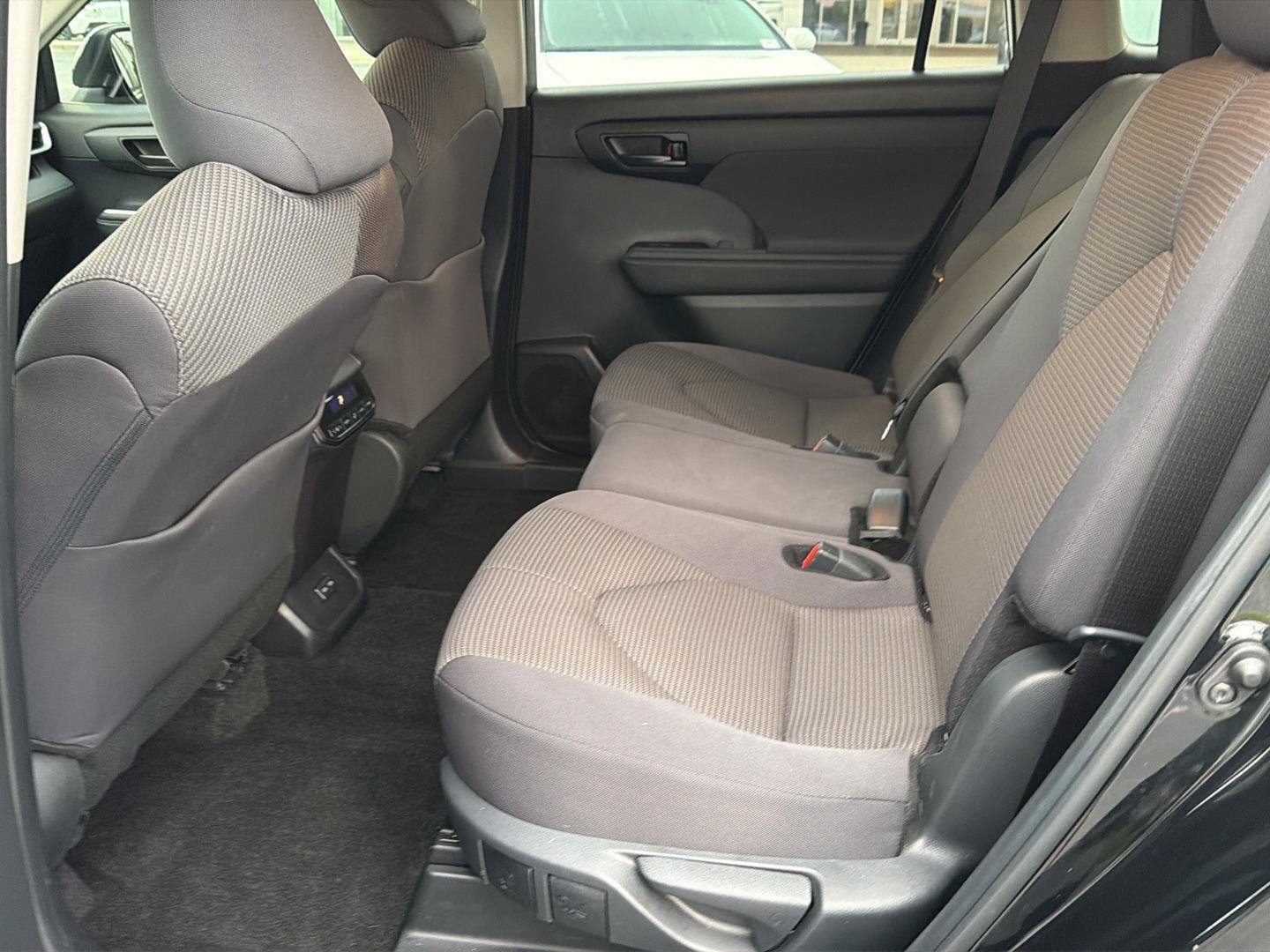 Certified 2024 Toyota Highlander LE AWD/4WD image 11