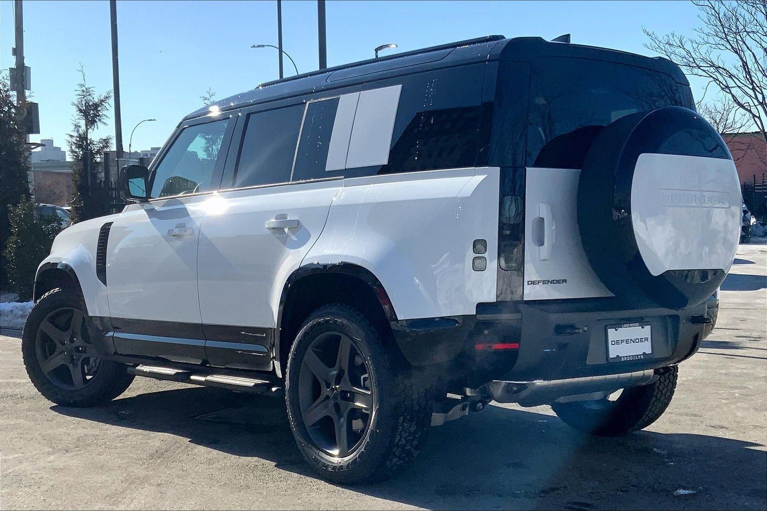 New 2026 Land Rover Defender 110 X-Dynamic SE image 12