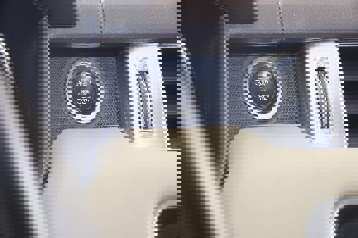 Used 2016 Land Rover Range Rover Sport SE image 30