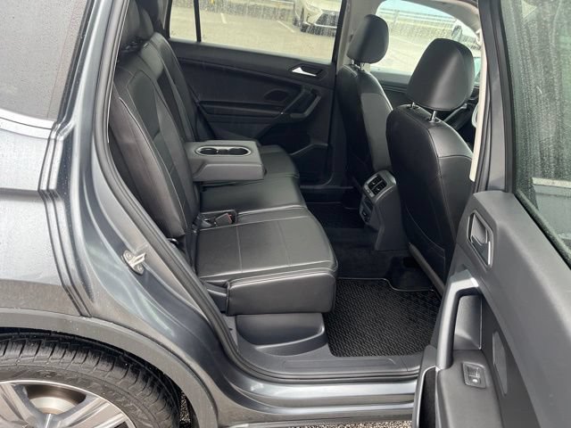Used 2020 Volkswagen Tiguan SEL AWD/4WD image 12