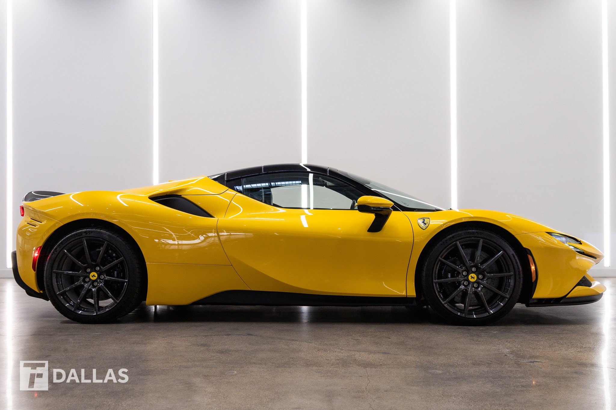 Used 2024 Ferrari SF90 Spider AWD/4WD image 18