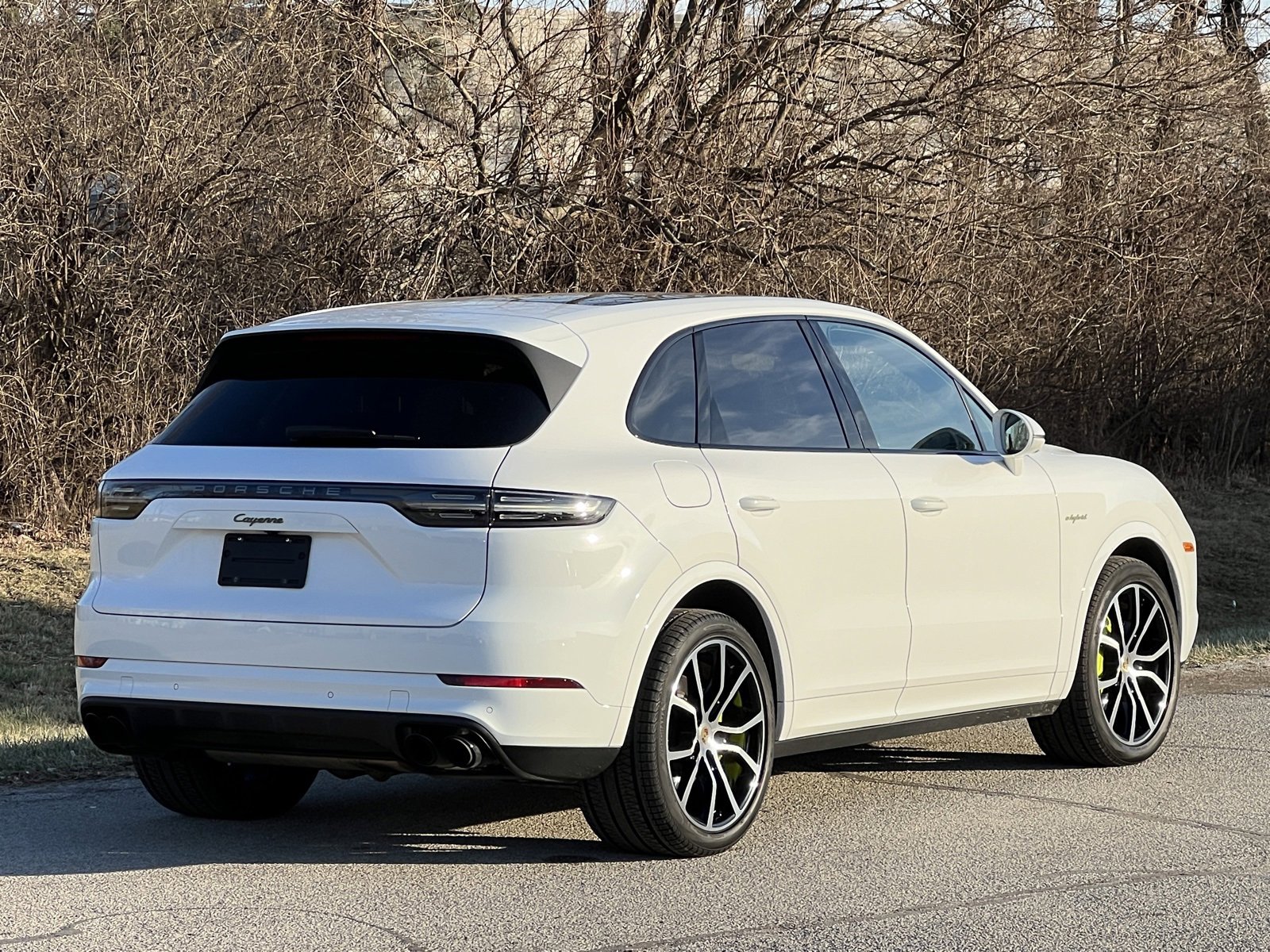 Certified 2022 Porsche Cayenne Platinum Edition image 6