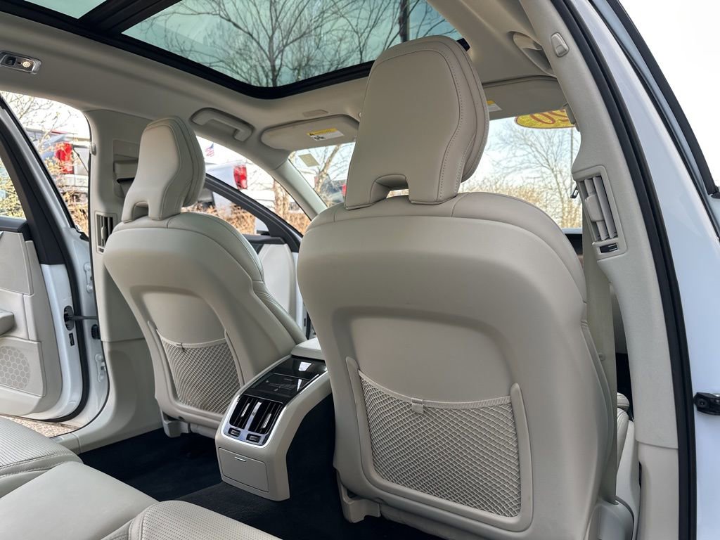 Used 2020 Volvo S90 T6 Inscription w/ Protection Package Premier image 32
