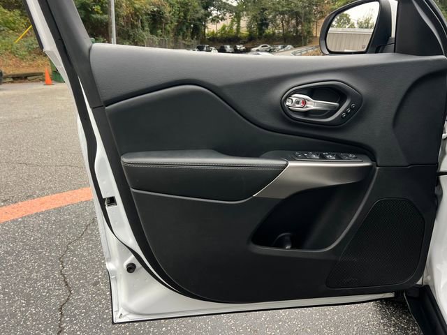 Used 2019 Jeep Cherokee Limited image 10