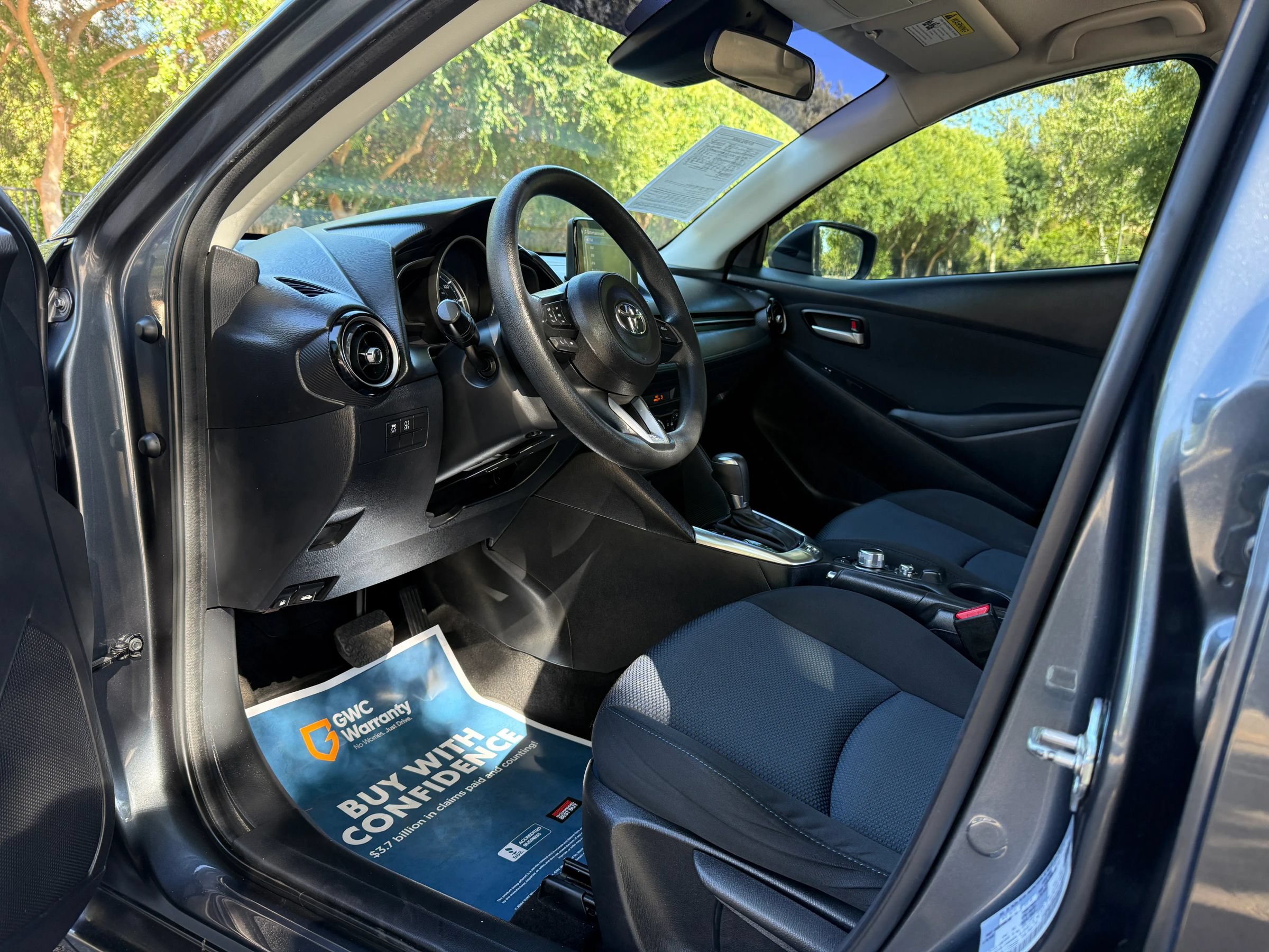 Used 2020 Toyota Yaris LE FWD image 9