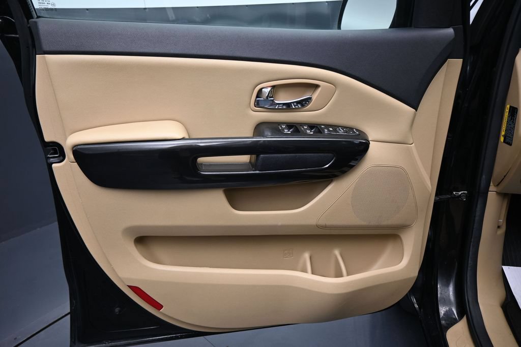 Used 2016 Kia Sedona EX FWD image 10