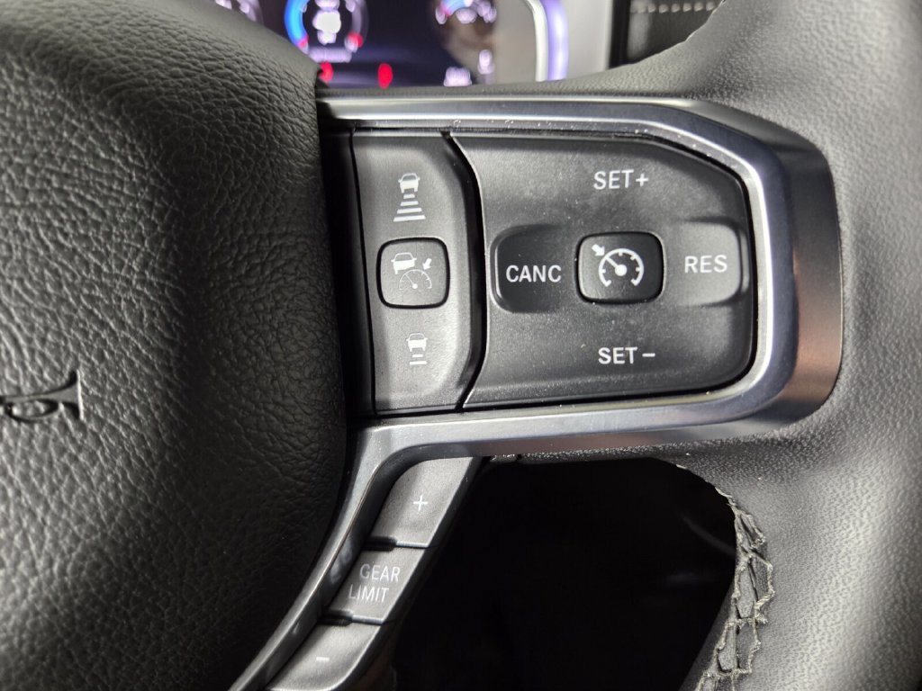 Used 2026 RAM 2500 Laramie AWD/4WD image 19