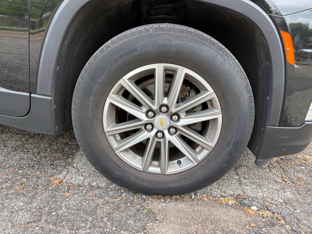 Used 2023 Chevrolet Traverse LT image 9