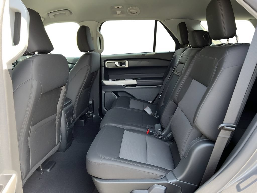 Used 2023 Ford Explorer XLT AWD/4WD image 7