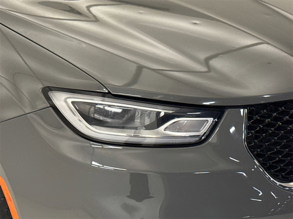 Used 2022 Chrysler Pacifica Touring-L image 5