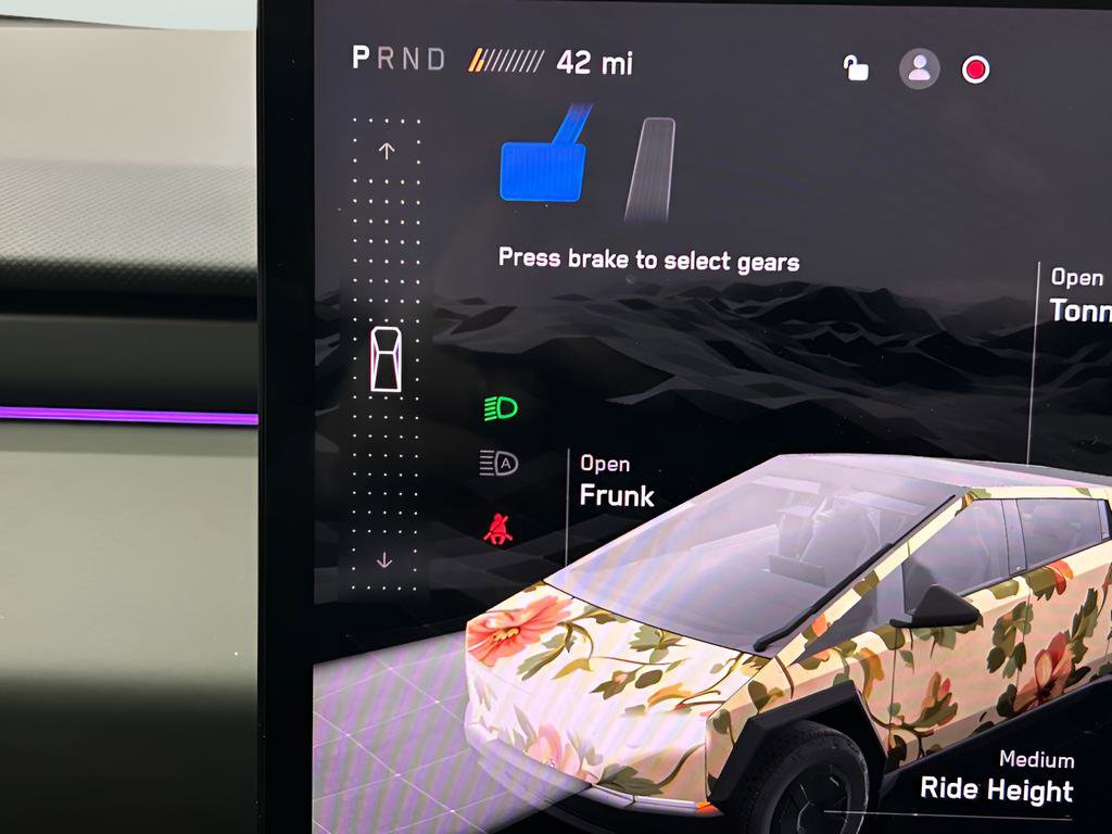 Used 2024 Tesla Cybertruck AWD Crew Cab image 22