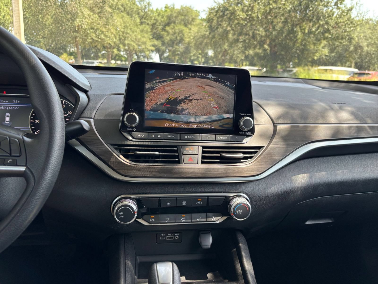 Used 2025 Nissan Altima 2.5 SV FWD image 14