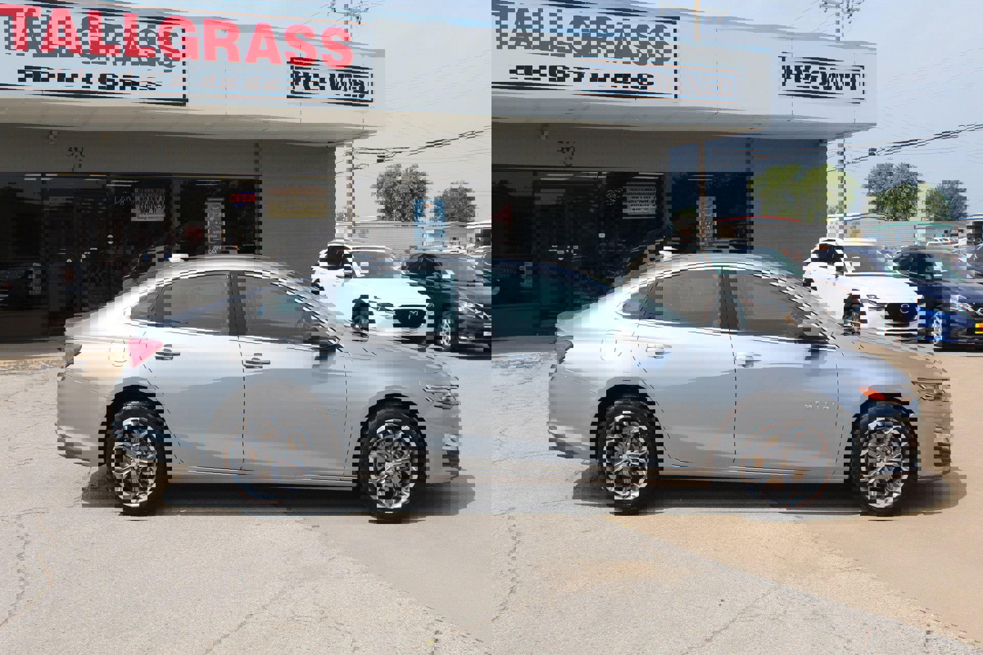 Used 2024 Chevrolet Malibu LT image 3