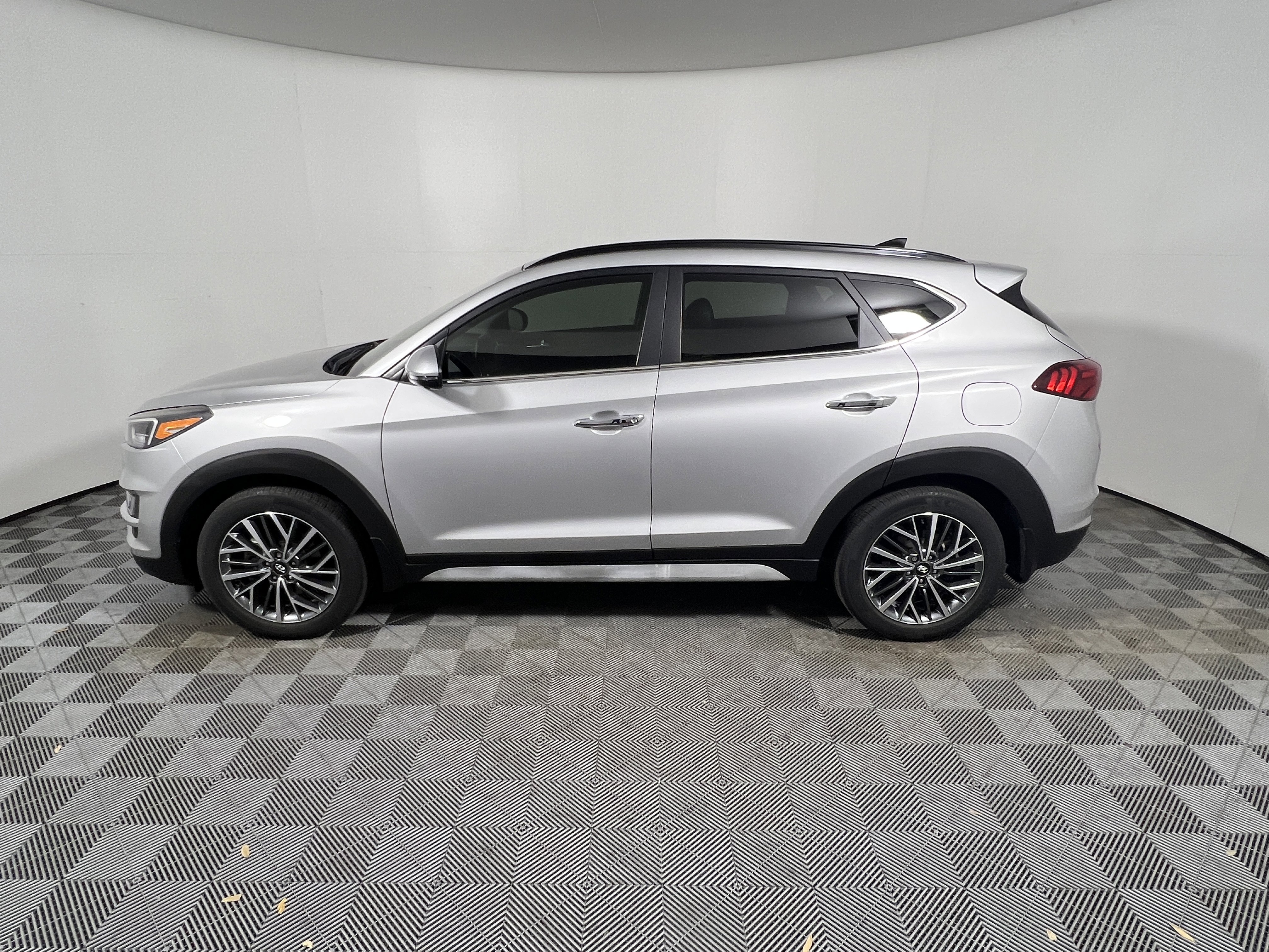 Used 2021 Hyundai Tucson Ultimate w/ Cargo Package FWD image 2