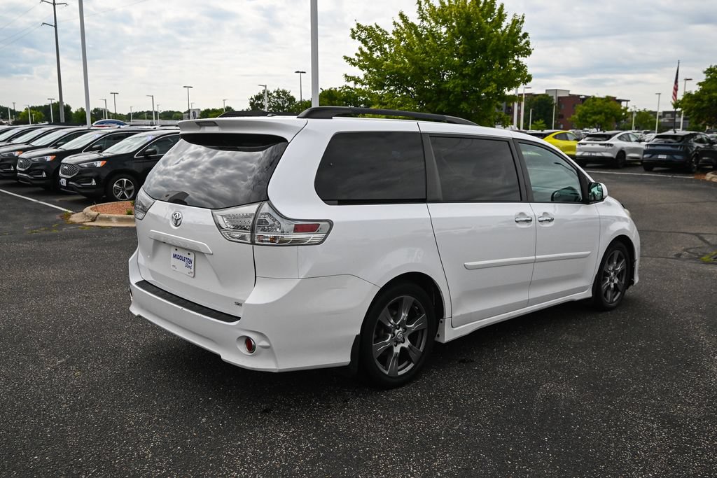Used 2017 Toyota Sienna SE FWD image 5