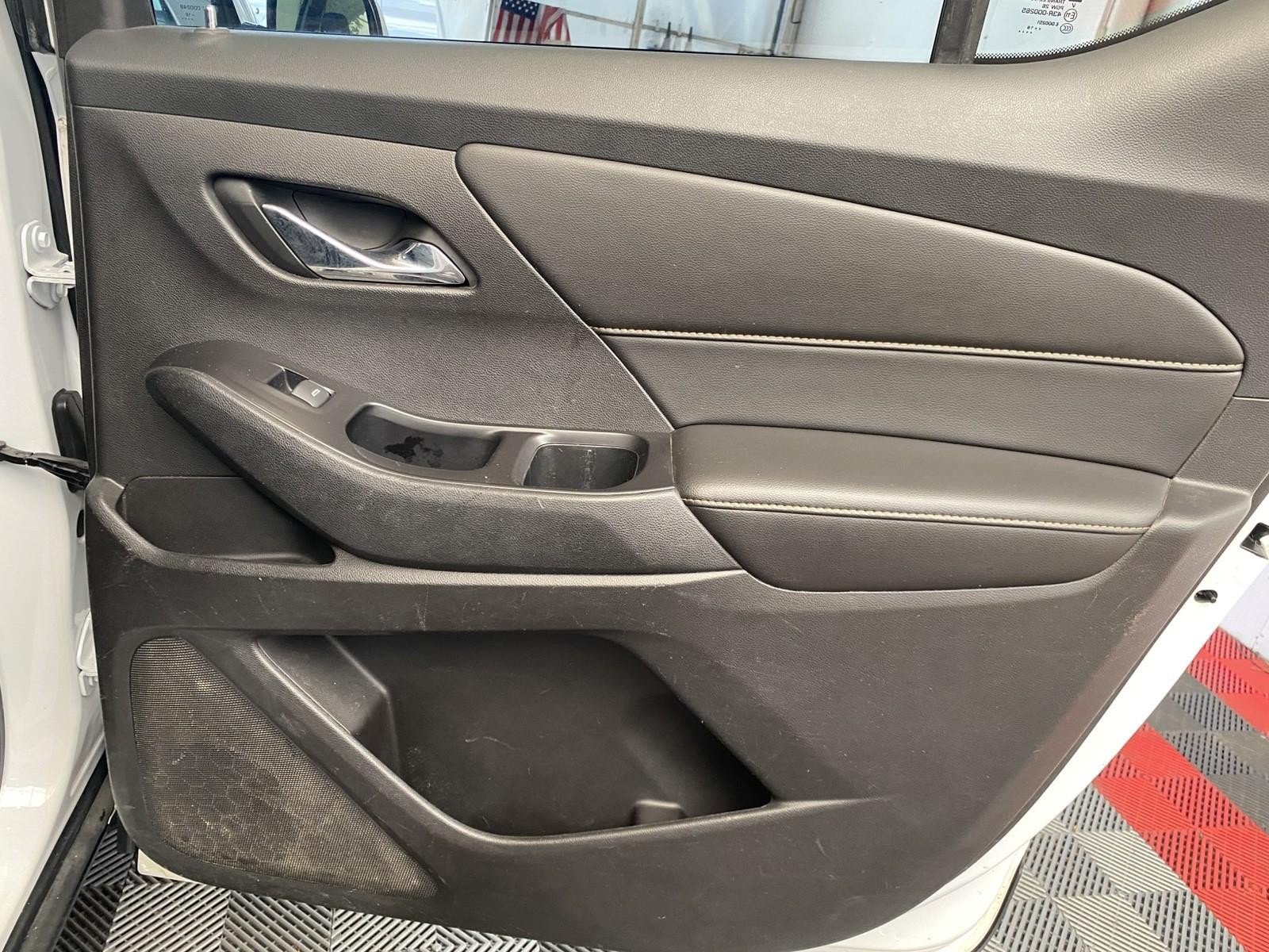 Used 2018 Chevrolet Traverse LT AWD/4WD image 11